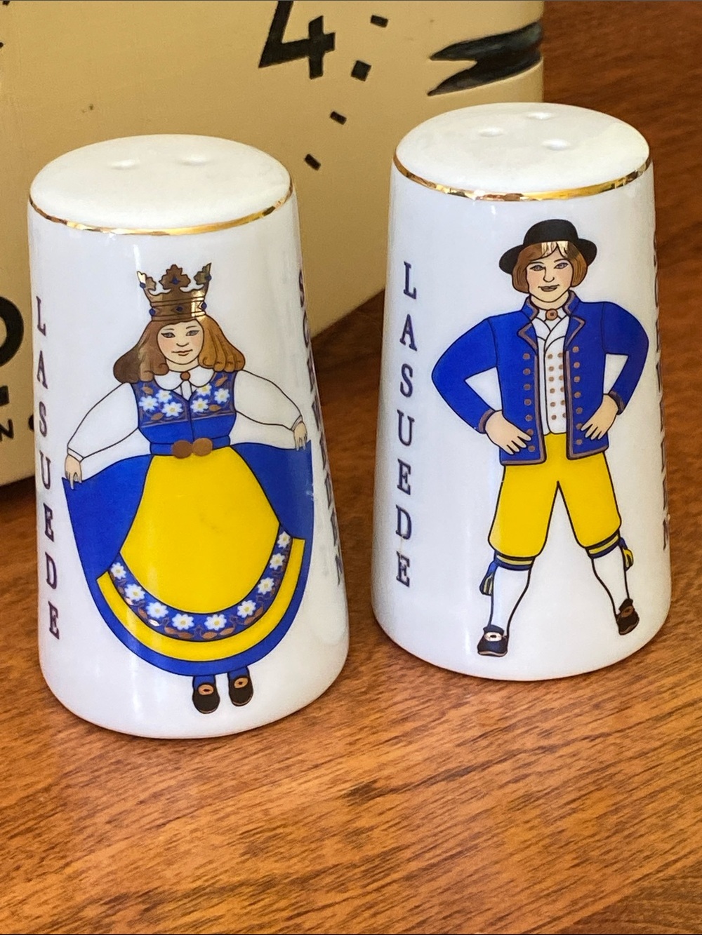 Salt Pepper Shaker Sweden Schweden Traditional Costume Gold Trim